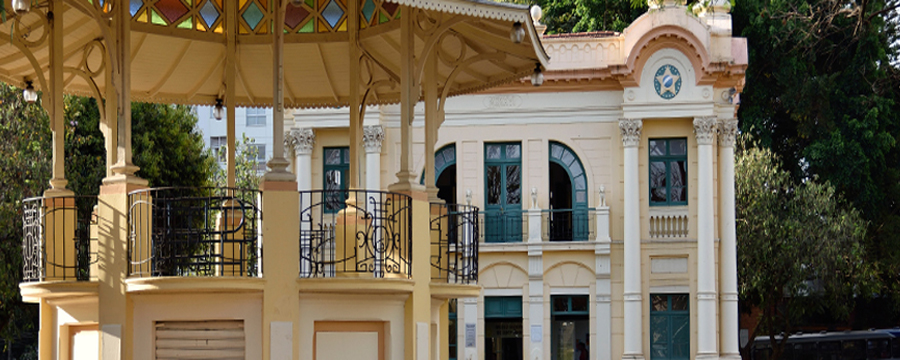 Coreto e antiga prefeitura